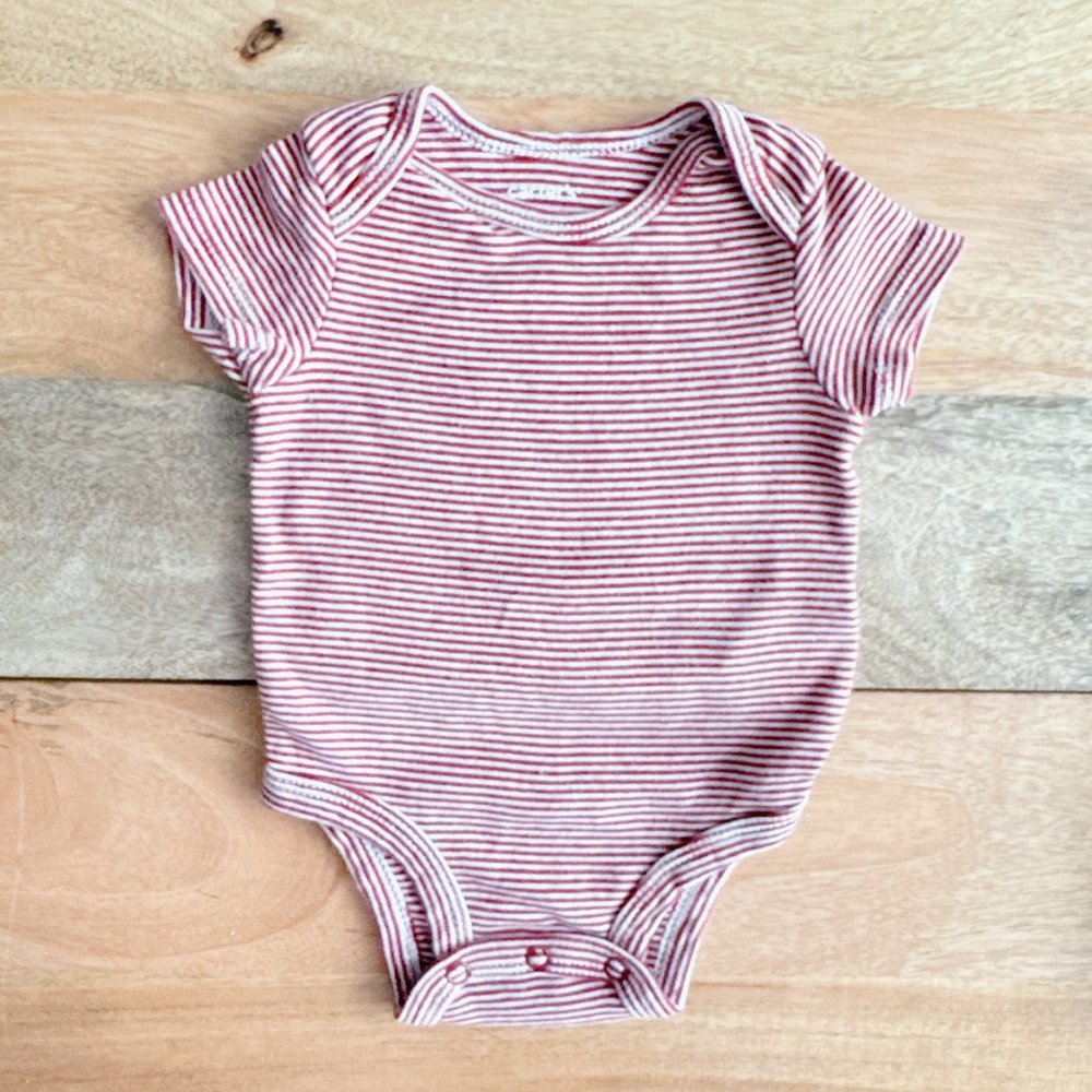 $2 Carter's baby bodysuit 3m unisex kids shirts